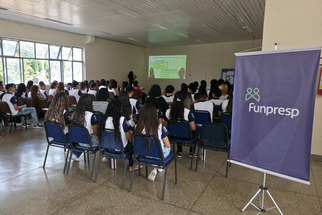 Funpresp leva educação financeira e previdenciária a jovens aprendizes do CESAM-DF